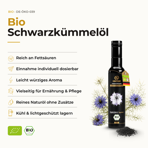 Schwarzkümmelsamen (Nigella sativa) neben der Flasche Bio Schwarzkümmelöl von Sunnafrucht